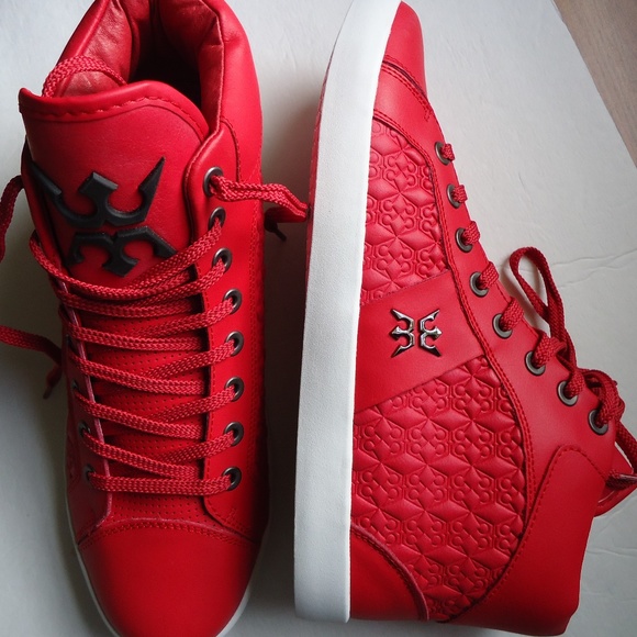 mens red athletic shoes